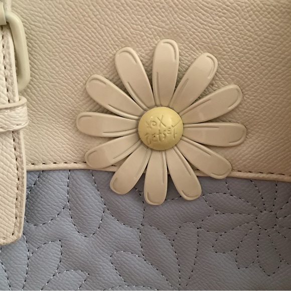 Betsey Johnson Blue XOBECA quilted blue and cream daisy butterfly tote - Picture 8 of 12